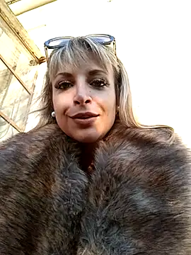 Snapshot of Cute_Anissa chatting on March 18, 5:21 pm Cute Anissa online show from March 18, 5:21 pm