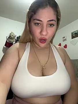 Snapshot of Celestedubois chatting on May 19, 1:56 am Celestedubois online show from May 19, 1:56 am