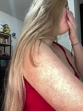 Snapshot of Celestedubois chatting on June 7, 10:57 pm Celestedubois online show from June 7, 10:57 pm