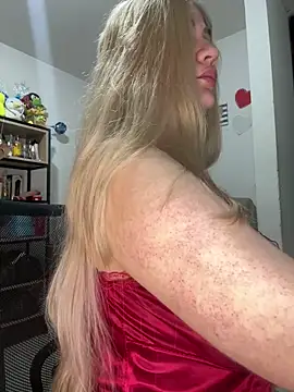 Snapshot of Celestedubois chatting on June 13, 3:26 am Celestedubois online show from June 13, 3:26 am