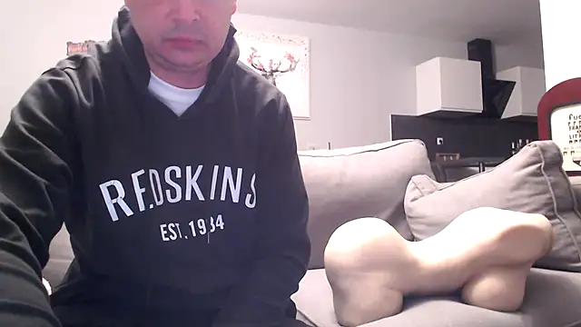 freddy0222222 online show from May 3, 11:00 pm