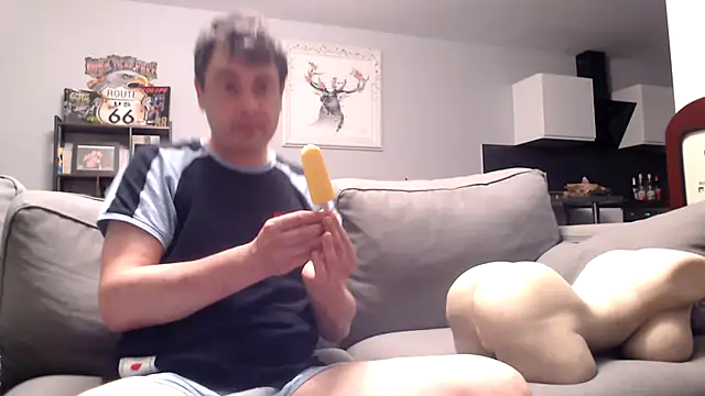 Snapshot of freddy0222222 chatting on June 19, 8:45 pm freddy0222222 online show from June 19, 8:45 pm