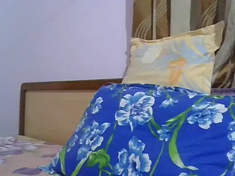 Snapshot of mrose8080 chatting on December 17, 8:04 pm mrose8080 online show from December 17, 8:04 pm