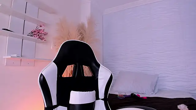 CamileHolmes online show from July 25, 5:49 am