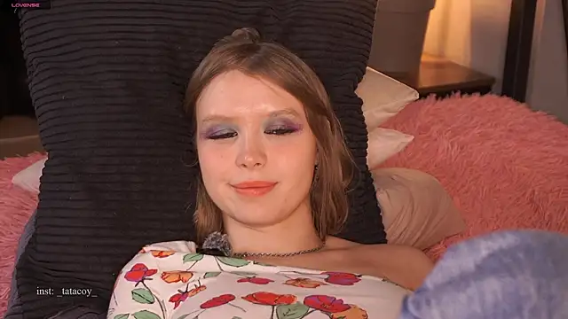 Snapshot of TataCoy chatting on February 19, 1:51 pm TataCoy online show from February 19, 1:51 pm