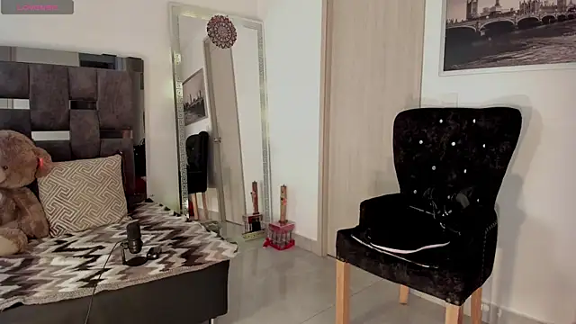 Snapshot of daiila_jonnes chatting on August 7, 9:17 pm daiila jonnes online show from August 7, 9:17 pm