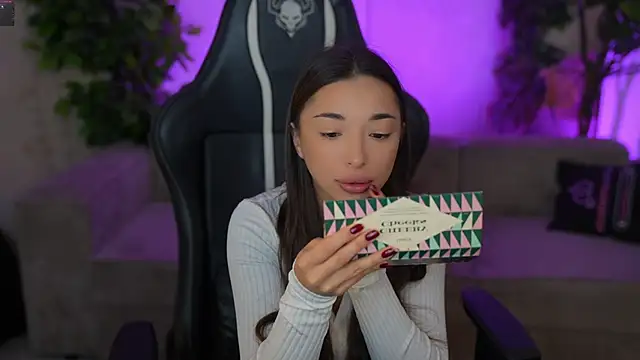 Jasmine Flow online show from November 15, 8:11 am