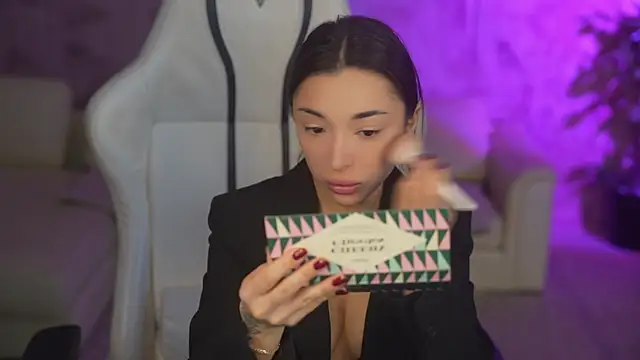 Jasmine Flow online show from November 17, 8:20 am