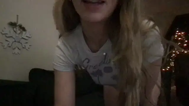 Snapshot of addiebby33 chatting on December 2, 1:36 am addiebby33 online show from December 2, 1:36 am