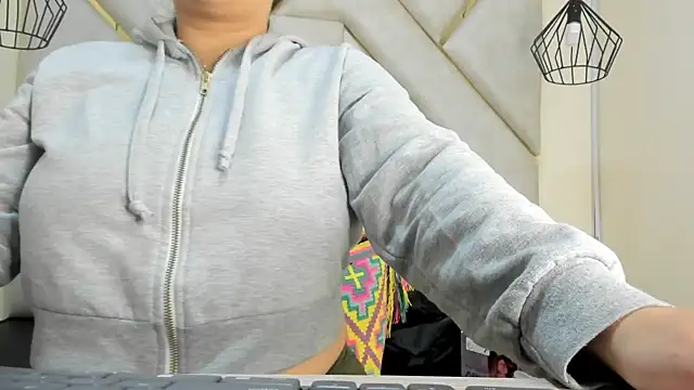 nalalye cruzz  online show from March 2, 12:11 pm