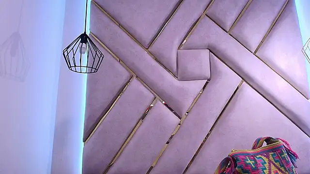 nalalye cruzz  online show from March 23, 2:37 am