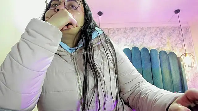 nalalye cruzz  online show from September 12, 2:00 am