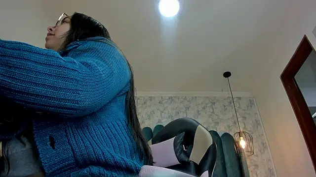 nalalye cruzz  online show from October 8, 2:42 am