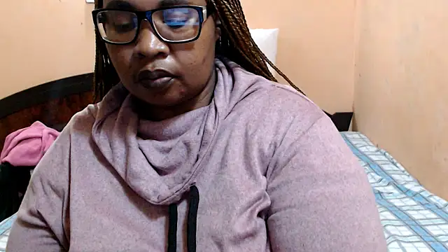 Snapshot of ZOQULUx chatting on June 15, 7:05 pm ZOQULUx online show from June 15, 7:05 pm