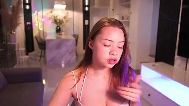 VixenMia online show from February 20, 3:58 am