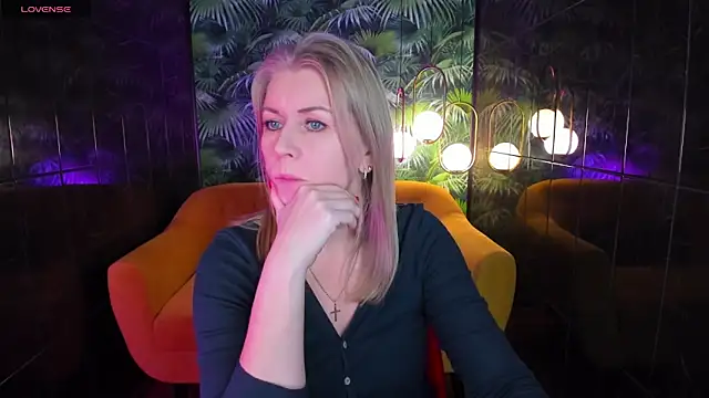 Annie Light online show from December 5, 5:48 am