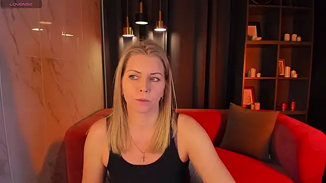 Annie Light online show from December 10, 5:39 am