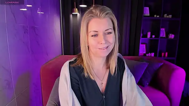 Annie Light online show from February 11, 8:48 am