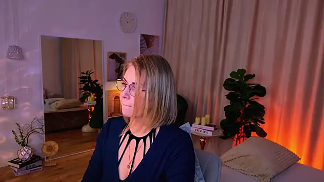 Annie Light online show from May 6, 6:41 am