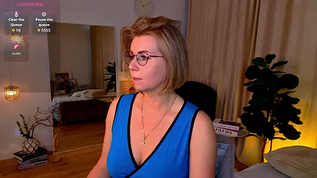Snapshot of Annie_Light chatting on June 4, 6:41 am Annie Light online show from June 4, 6:41 am