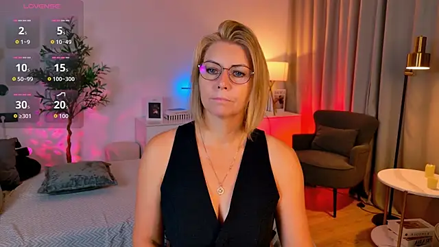 Annie Light online show from August 7, 6:48 am