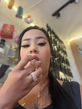 Luisa Fernandaa online show from July 12, 4:09 pm