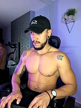 ARON TAYLER01 online show from November 28, 10:29 am