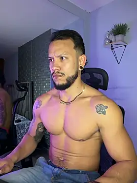 ARON TAYLER01 online show from December 4, 10:24 am