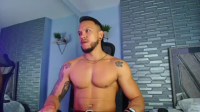 ARON TAYLER01 online show from February 11, 10:31 am