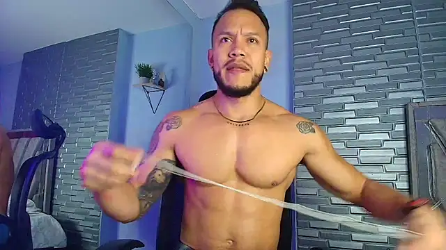 ARON TAYLER01 online show from February 13, 10:33 am