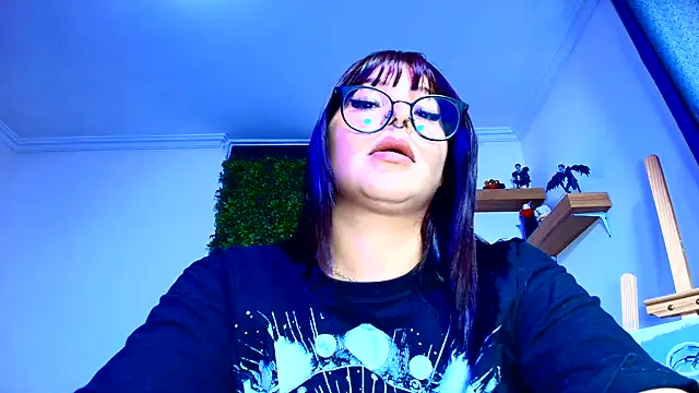 Snapshot of SweetIsabella_x chatting on June 23, 4:21 am SweetIsabella x online show from June 23, 4:21 am