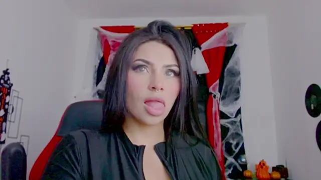 misslombana online show from October 29, 6:04 am