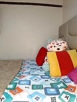 NicRaisaa online show from March 13, 6:05 am