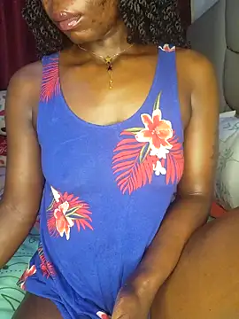 Snapshot of NicRaisaa chatting on May 5, 5:04 am NicRaisaa online show from May 5, 5:04 am