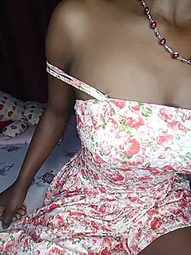 Snapshot of NicRaisaa chatting on June 19, 5:12 am NicRaisaa online show from June 19, 5:12 am