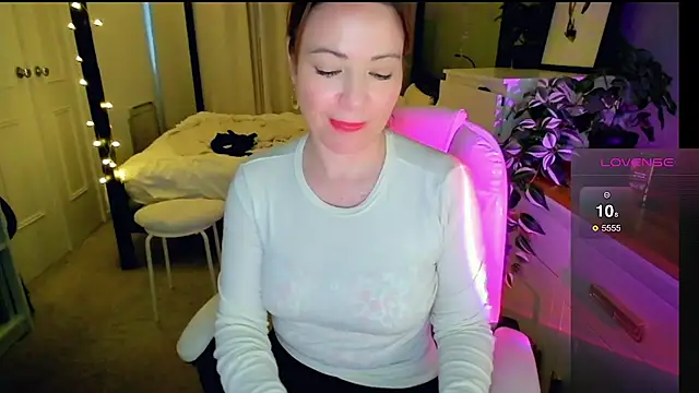 Brit Housewife online show from February 23, 5:10 pm