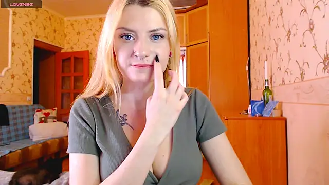 Snapshot of MarySweetness chatting on March 11, 11:01 am MarySweetness online show from March 11, 11:01 am