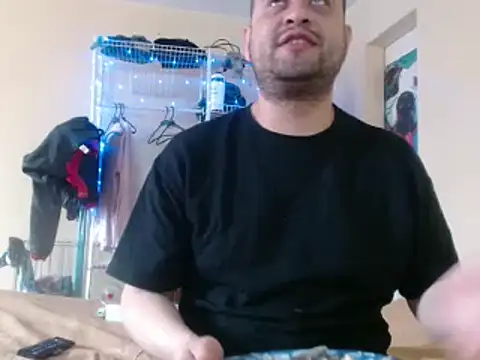 Snapshot of alphaswitchard chatting on December 21, 3:31 pm alphaswitchard online show from December 21, 3:31 pm