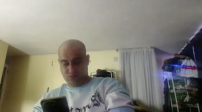 Snapshot of alphaswitchard chatting on March 21, 10:50 pm alphaswitchard online show from March 21, 10:50 pm