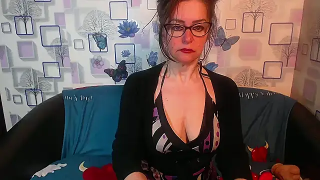 Snapshot of milfsexy chatting on June 3, 5:54 am milfsexy online show from June 3, 5:54 am