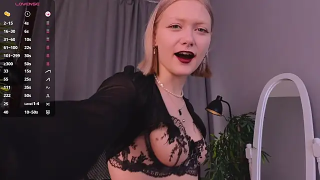 Snapshot of _Rude_Girl_ chatting on December 6, 3:22 pm  Rude Girl  online show from December 6, 3:22 pm