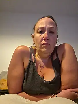 Snapshot of Wisie_Cutie chatting on May 6, 10:04 pm Wisie Cutie online show from May 6, 10:04 pm