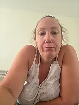 Snapshot of Wisie_Cutie chatting on May 10, 12:21 pm Wisie Cutie online show from May 10, 12:21 pm