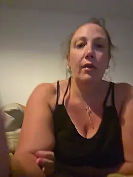 Snapshot of Wisie_Cutie chatting on May 31, 10:22 pm Wisie Cutie online show from May 31, 10:22 pm