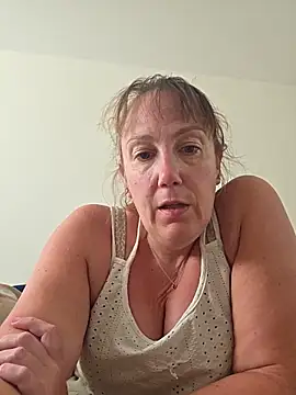 Snapshot of Wisie_Cutie chatting on June 2, 3:47 pm Wisie Cutie online show from June 2, 3:47 pm