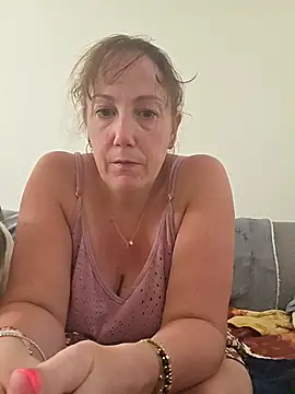 Snapshot of Wisie_Cutie chatting on July 10, 3:47 pm Wisie Cutie online show from July 10, 3:47 pm