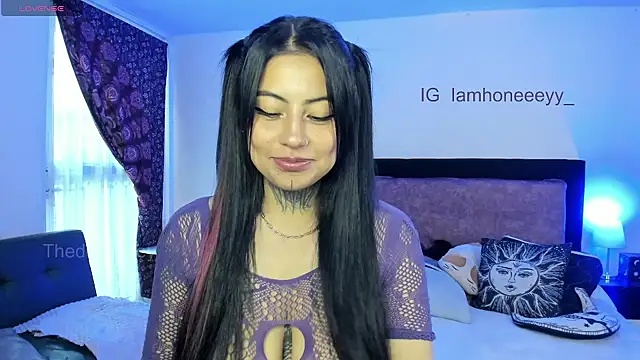 Snapshot of Thedollhoney chatting on February 21, 2:40 pm Thedollhoney online show from February 21, 2:40 pm