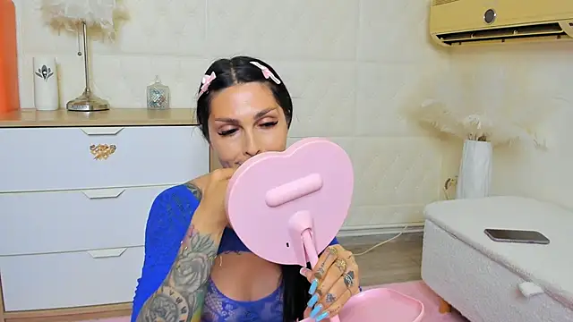 naughtycleo online show from May 4, 3:13 am