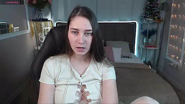 Snapshot of MollyBrams chatting on December 7, 5:37 am MollyBrams online show from December 7, 5:37 am