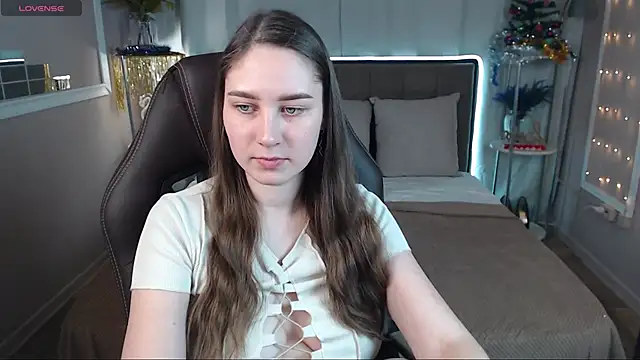 Snapshot of MollyBrams chatting on December 10, 9:55 am MollyBrams online show from December 10, 9:55 am